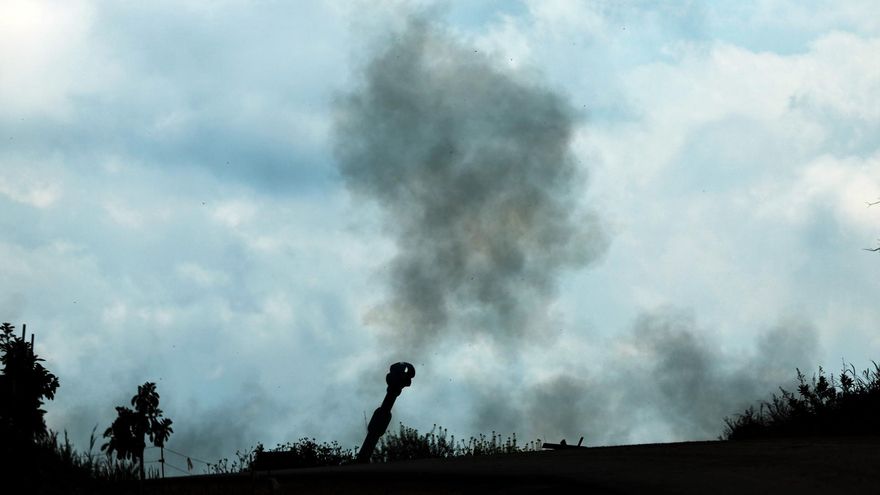 Un cañón de artillería israelí dispara en dirección al sur de Líbano, el 9 de marzo de 2026.