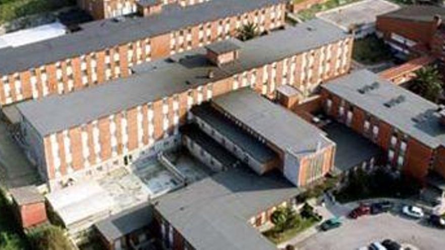 Bajan a 44 los usuarios afectados por el brote en Padre Menni