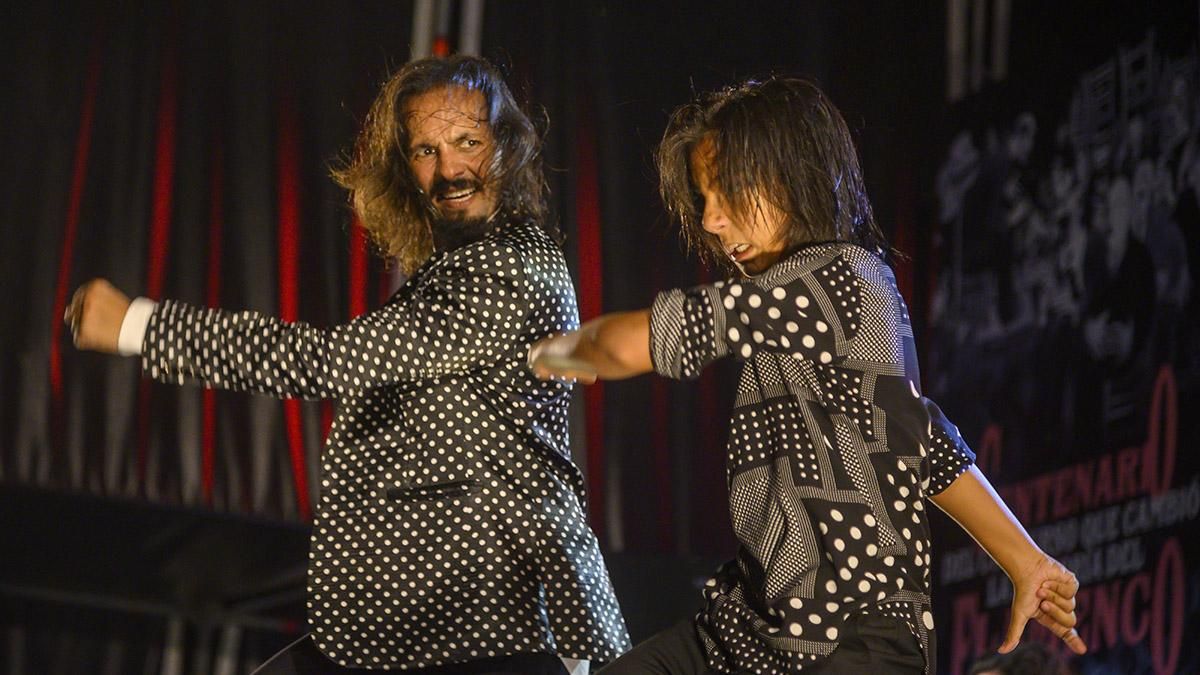 Puente Genil vibra con el festival de Cante Grande dedicado a Fosforito