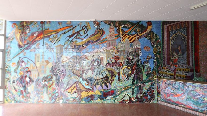 Más de 3.000 azulejos y oculto en una cafetería de instituto: así es el mural que Castilla-La Mancha acaba de proteger