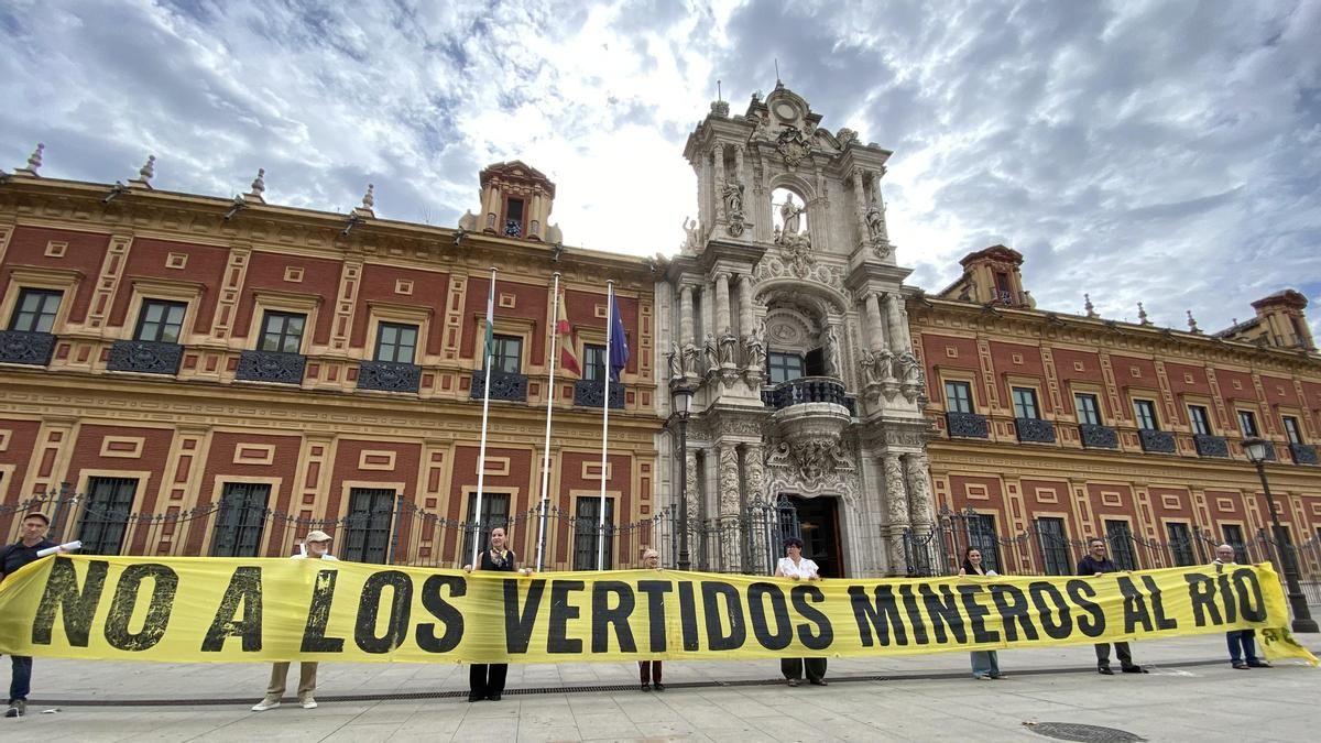 Una manifestación como grito de alerta para que el Guadalquivir no acabe como una "cloaca" de residuos tóxicos mineros