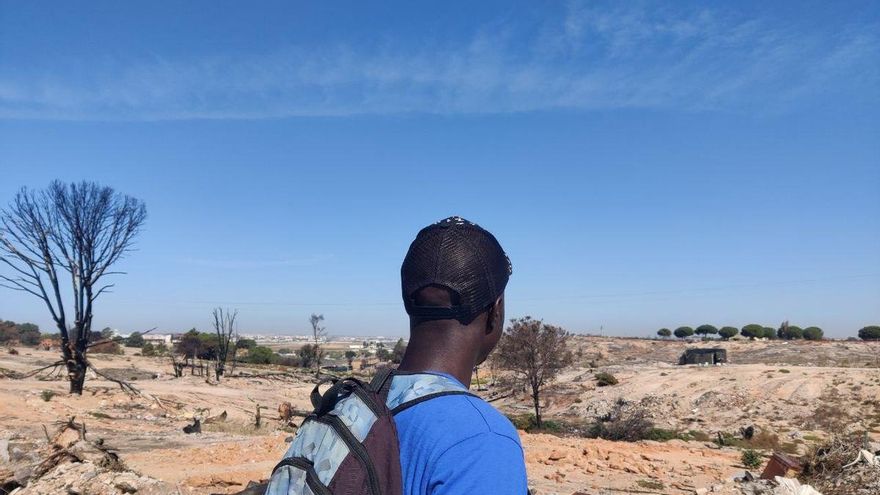 Hambre y desolación tras otro incendio en el asentamiento de temporeros de Palos, el más grande de Huelva