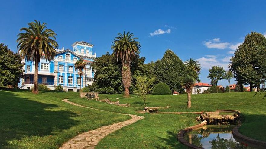 El bonito pueblo asturiano donde hacer una ruta para conocer sus casas indianas que recuerdan a La Habana