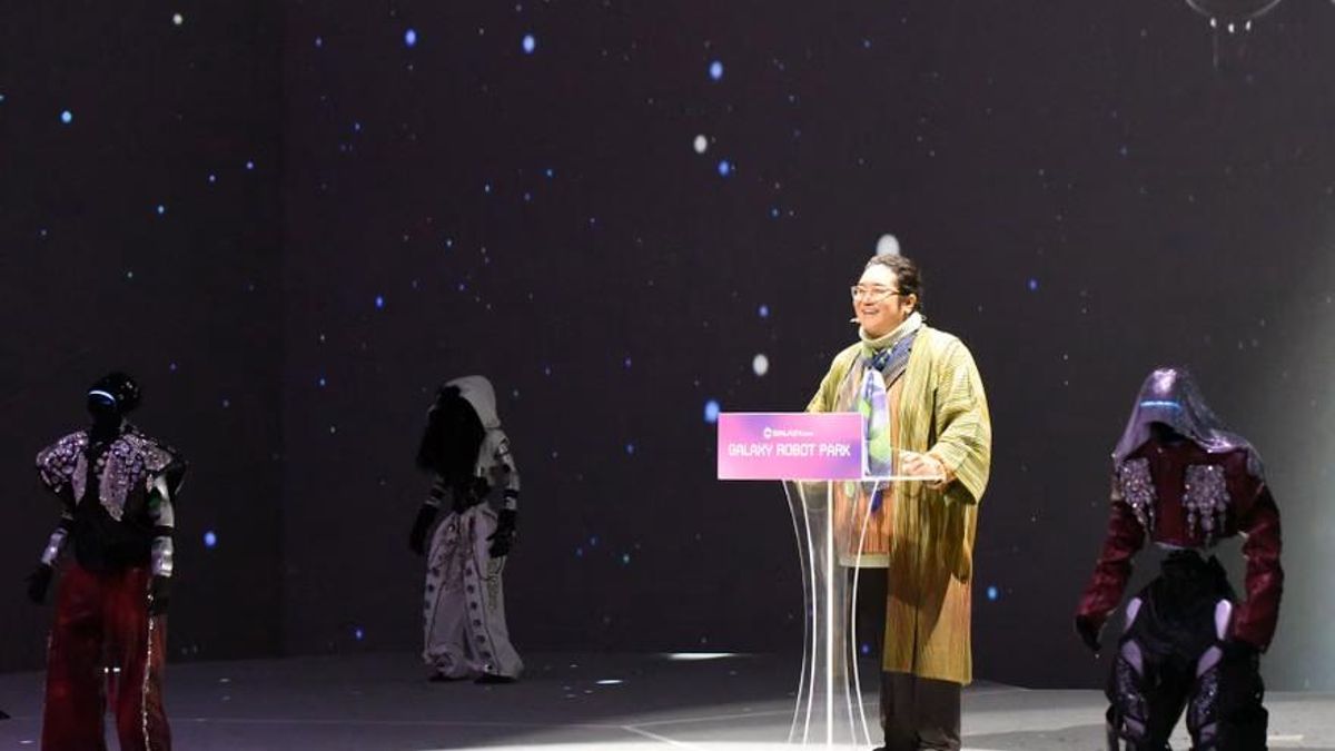Choi Yong-ho, director ejecutivo de Galaxy, en el Galaxy Robot Park.