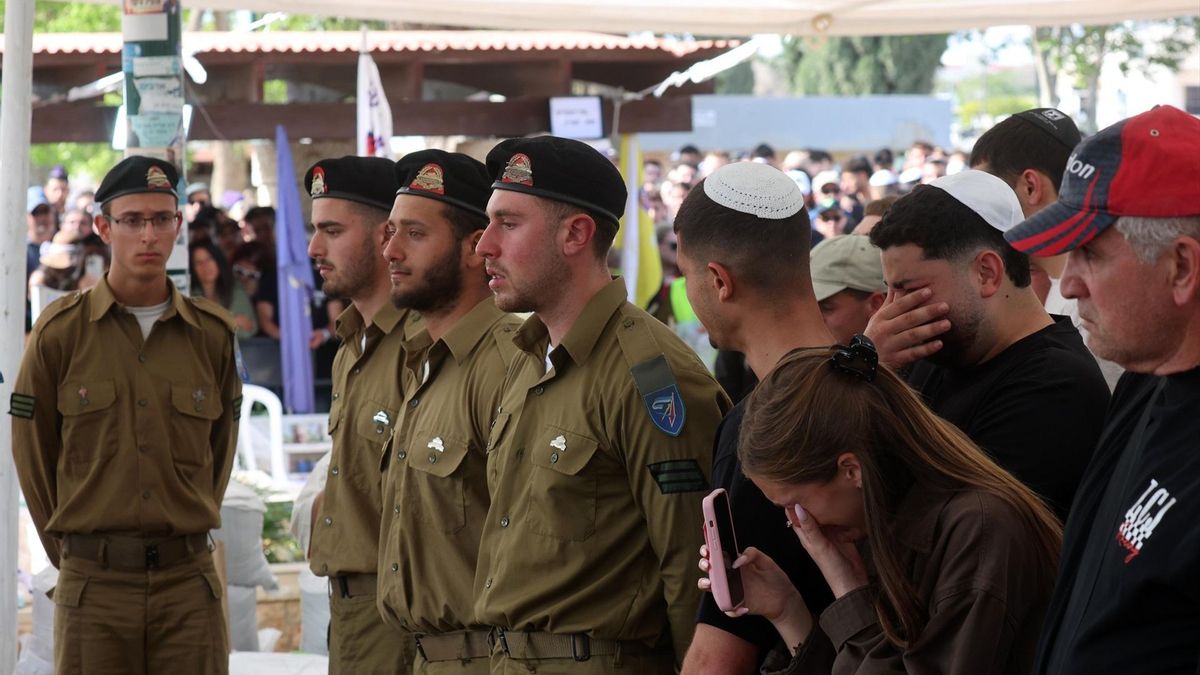 Funeral de un soldado israelí de 19 años, muerto en combate en el sur de Líbano, el 27 de abril de 2026.