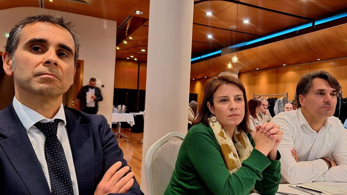 Javier Fernández, director general de Estrategia Digital e Inteligencia Artificial del Principado, y Adriana Lastra, Delegada del Gobierno en Asturias