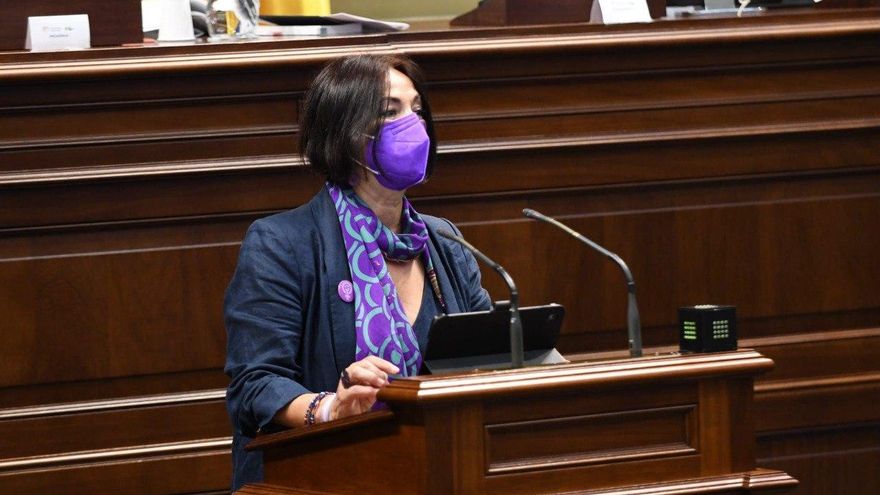 María del Río en el Parlamento de Canarias