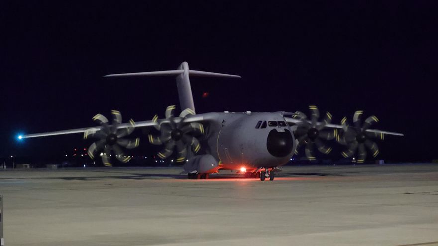 Un avión sale esta madrugada de Dubái para evacuar a segundo grupo de afganos