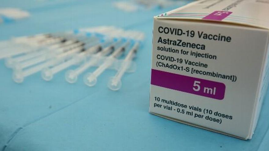 Vacunación masiva de la covid-19 para personas nacidas en 1956 y 1957 de las comarcas del Bierzo y Laciana. / César Sánchez / ICAL