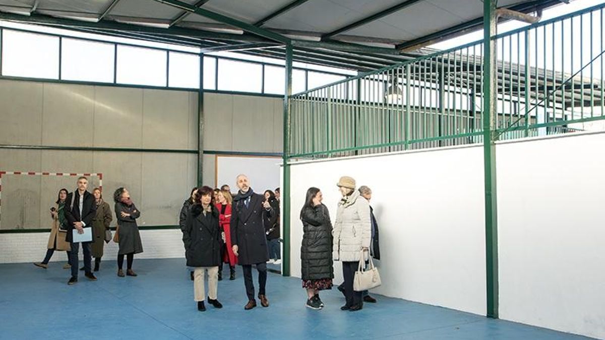 El consejero de Educación, Sergio Silva, visita obras realizadas en el colegio Menéndez Pelayo de Santander