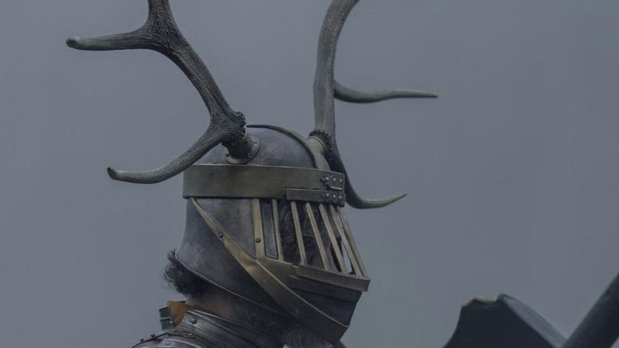 Lyonel con su famoso yelmo astado con el ciervo de los Baratheon, antes del juicio a siete en 'El caballero de los Siete Reinos'