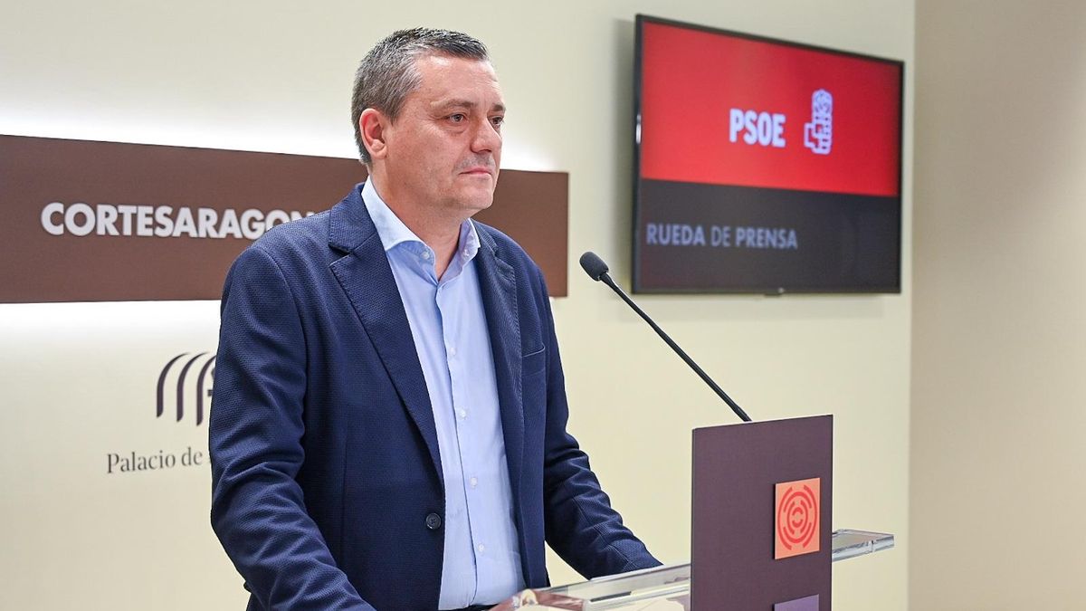 El socialista Fernando Sabés, en la rueda de prensa de este viernes.