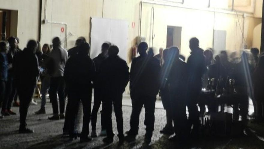 Un momento de la nocturna fiesta de la vendimia para celebrar la cosecha.