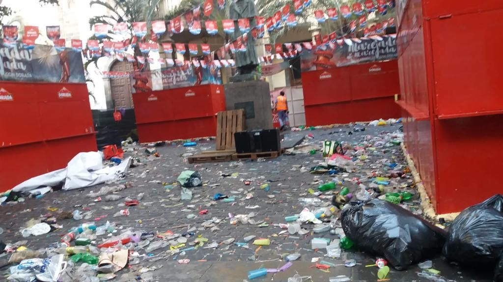 Más residuos en las inmediaciones de una zona con quioscos en el centro de la ciudad