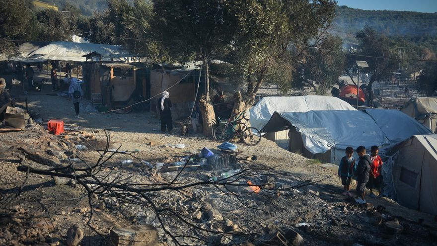 El campo de refugiados de Moria después del incendio.