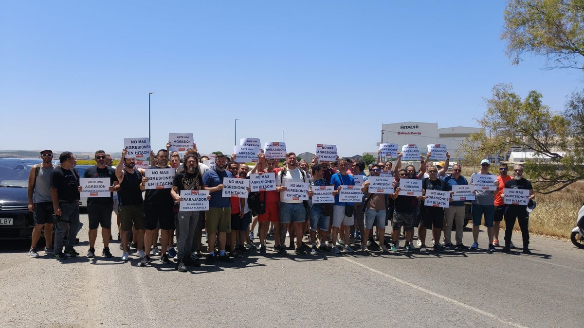La plantilla de Hitachi muestra su apoyo a la trabajadora que ha denunciado una agresión y amenazas
