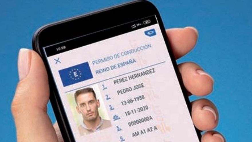 Archivo - Aplicación móvil 'MiDGT'