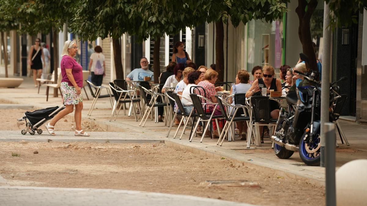 El PSOE critica que "una política comercial de mínimos" del alcalde "mientras los barrios pierden actividad"