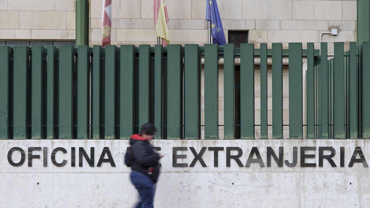 Cómo pedir la regularización de migrantes en Madrid: requisitos, fechas a tener en cuenta y vías de presentación