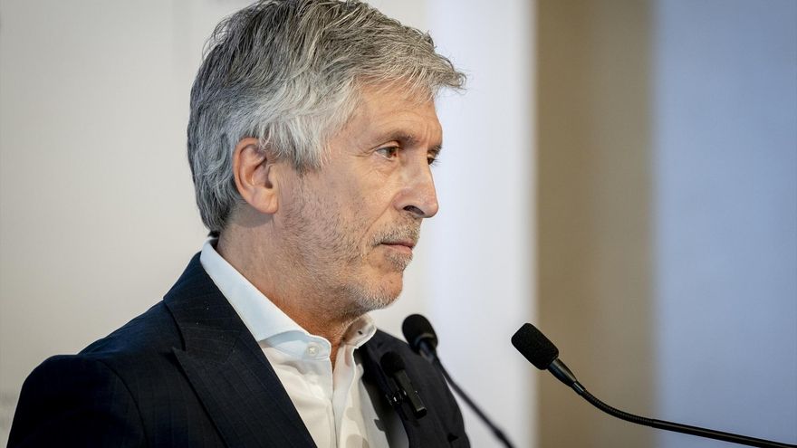 El ministro del Interior, Fernando Grande-Marlaska, atiende a los medios de comunicación tras la reunión del consejo extraordinario de ministros del Interior de la UE por la crisis en Ceuta, en la sede del Ministerio del Interior, a 4 de agosto de 2026, en Madrid (España).