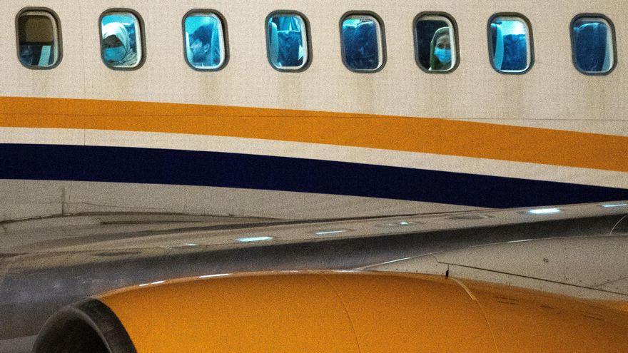 Llega a Skopje el primer vuelo con refugiados afganos