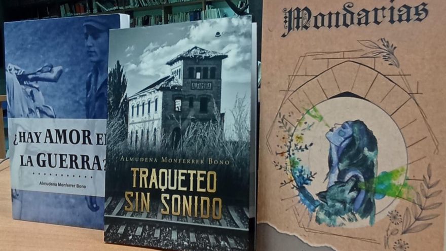 Portada de los tres libros autopublicados por Almudena Monferrer