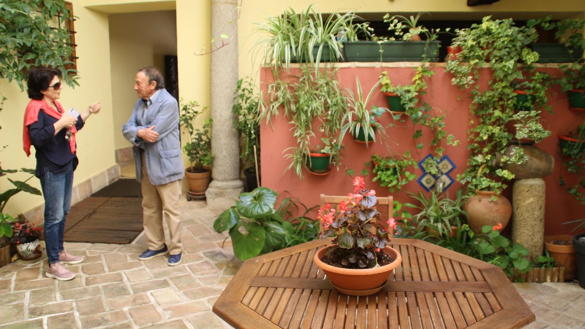 Marina y Andrés en el patio toledano