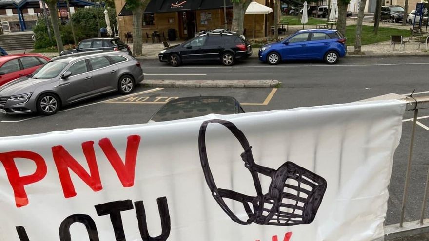 El PNV denuncia la campaña de "acoso" contra sus sedes y mira a la izquierda abertzale en busca de una condena