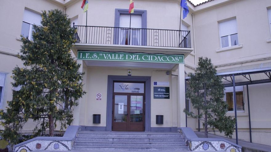 Una profesora pide la baja tras compartir tres clases con el docente de Calahorra expedientado por su trato al alumnado