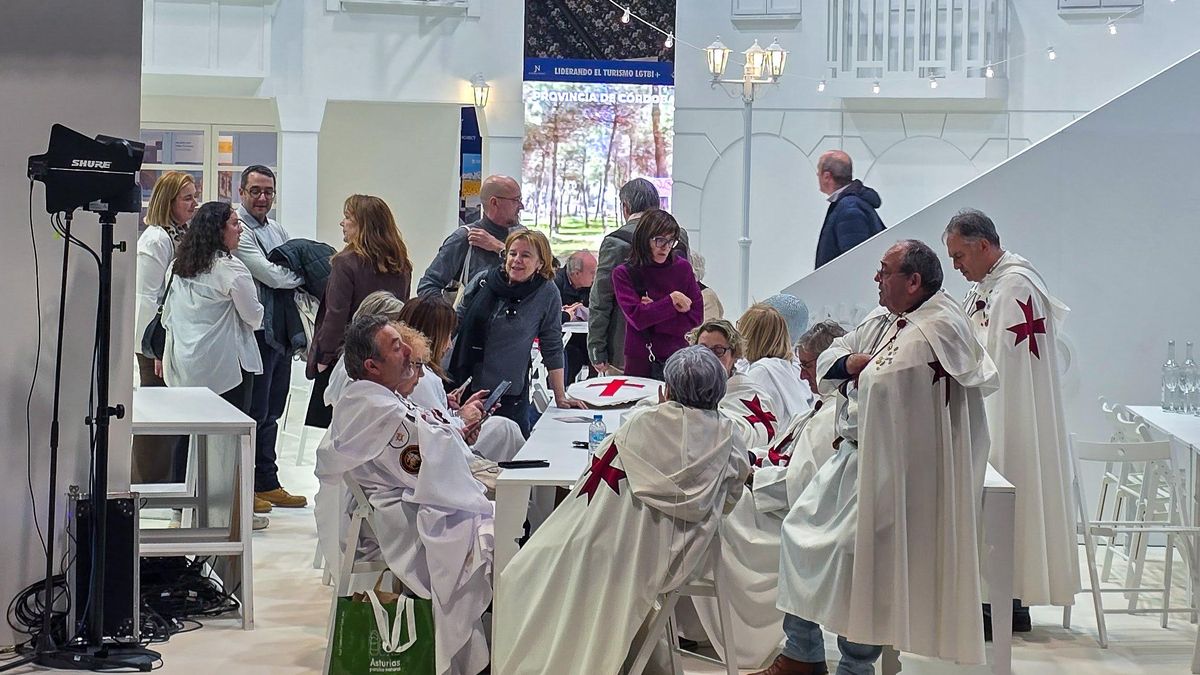 Un grupo en FITUR 2026, en un momento de descanso