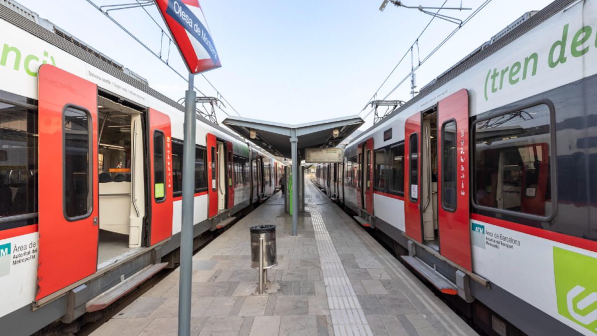 Dos vagones de los Ferrocarrils de la Generalitat de Catalunya (FGC) en Olesa de Montserrat.