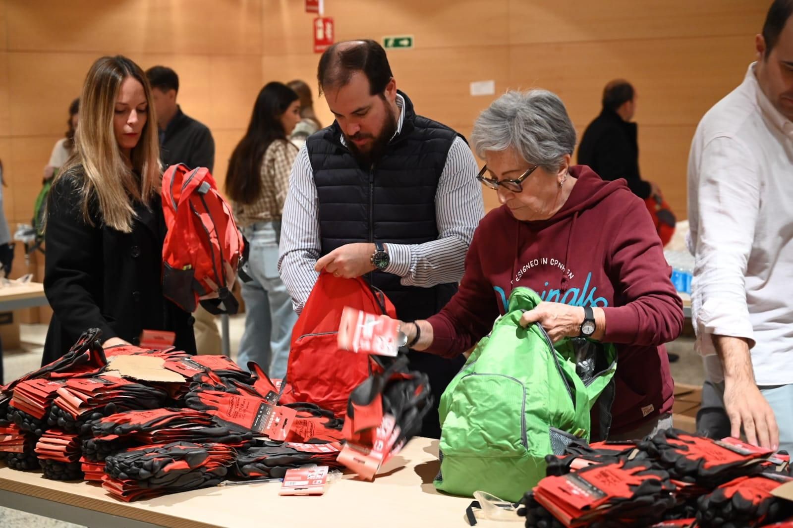 Endesa lanza un fondo de ayuda a los damnificados por la DANA de un millón, condona facturas y moviliza empleados de toda España.