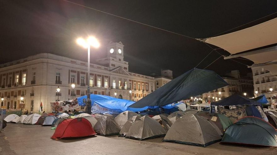 Acampada en la Puerta del Sol a primera hora de este lunes.