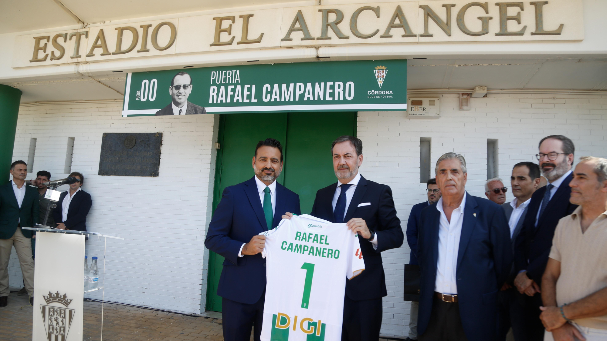 Homenaje a Rafael Campanero en la Puerta 0 de El Arcángel