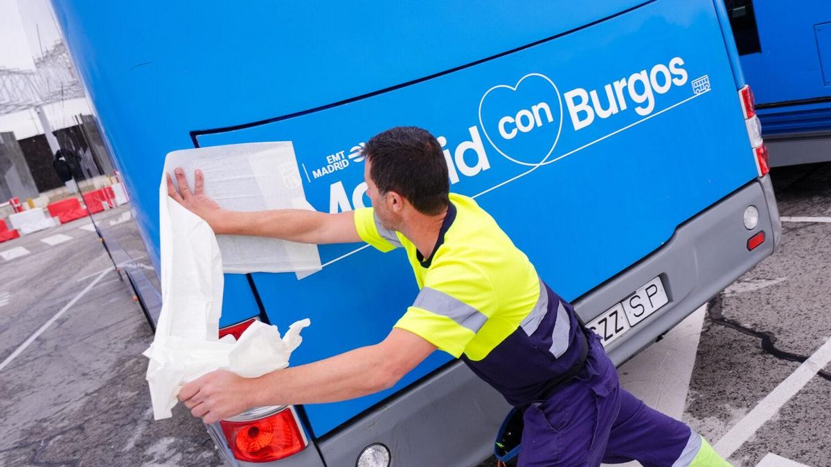Vinilado de los autobuses cedidos por Madrid a Burgos