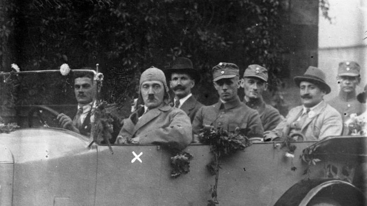 Joseph Roth y el juicio a  el tapicero : cuando Hitler se sentó en el banquillo por intentar dar un golpe de Estado