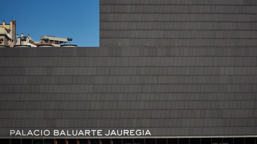 Archivo - El Palacio Baluarte Jauregia aparece vacío durante el día 54 del estado de alarma en Pamplona / Navarra (España), a 7 de mayo de 2020.