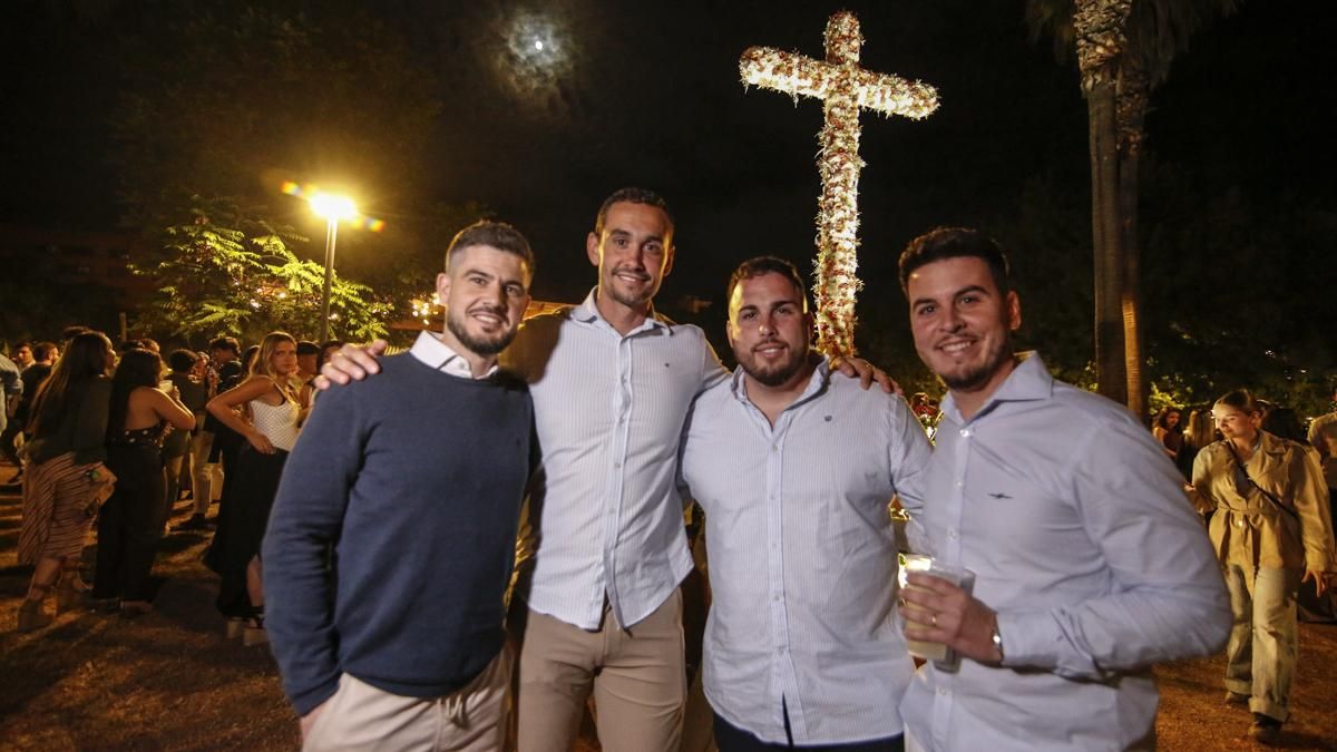 Ambiente nocturno de las Cruces de Mayo de la Quinta Angustia