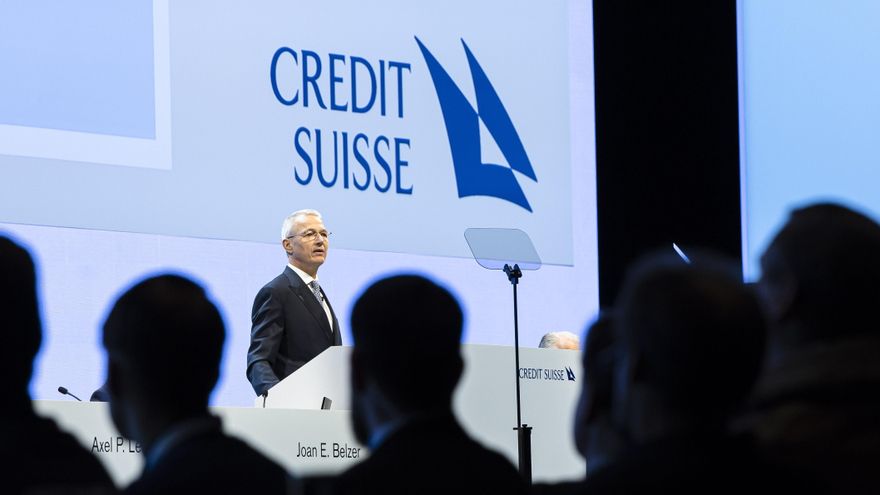 El presidente del banco suizo Credit Suisse, Axel P. Lehmann, asiste a la junta anual de accionistas del grupo bancario suizo en Zúrich. EFE/EPA/MICHAEL BUHOLZER