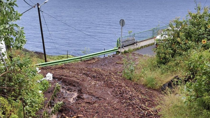 Desprendimiento en el acceso al núcleo de Sabinosa.