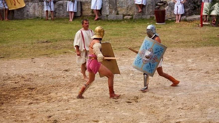 Reconstrucción de un combate de 'provocator' en Carnuntum.