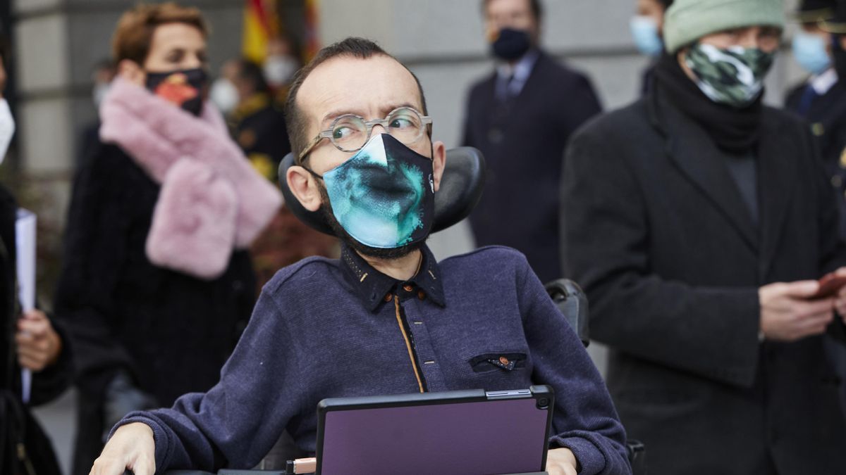 El portavoz parlamentario de Unidas Podemos, Pablo Echenique, durante el acto institucional por el Día de la Constitución en el Congreso de los Diputados, en Madrid (España), a 6 de diciembre de 2020.