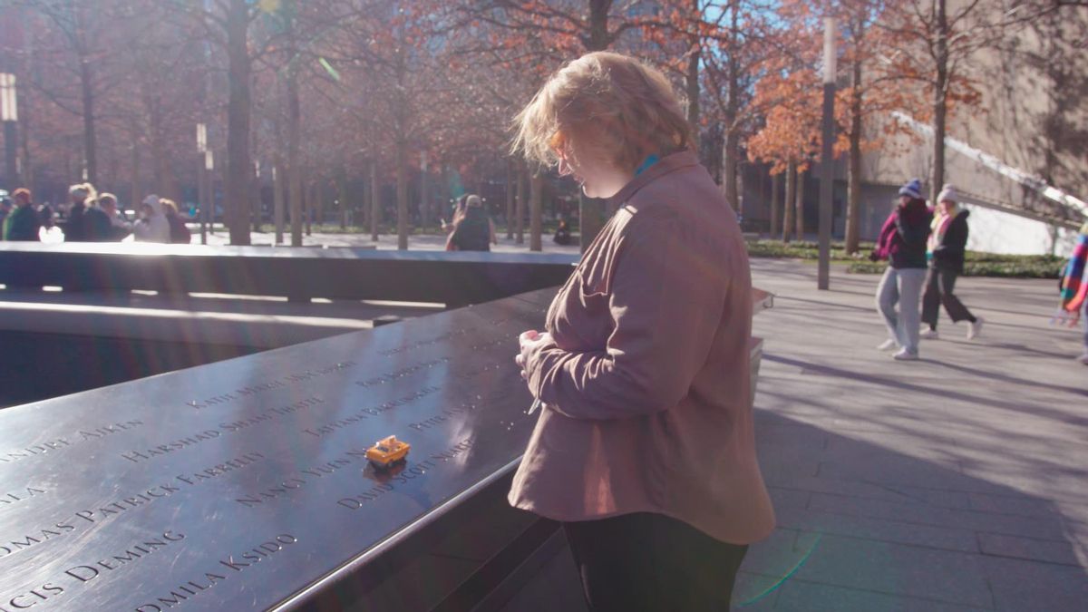 Un momento del documental 'La superviviente' en el memorial por las víctimas del 11S