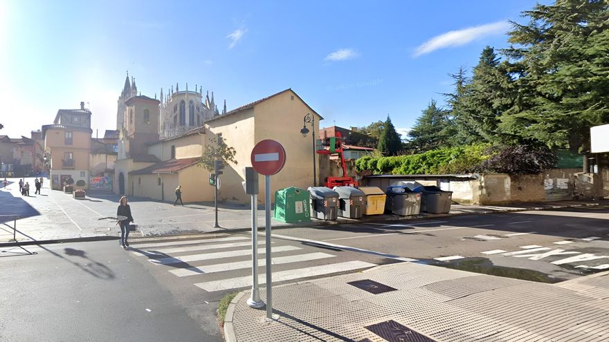 Dos jóvenes veinteañeros heridos por arma blanca de madrugada detrás de la Catedral de León