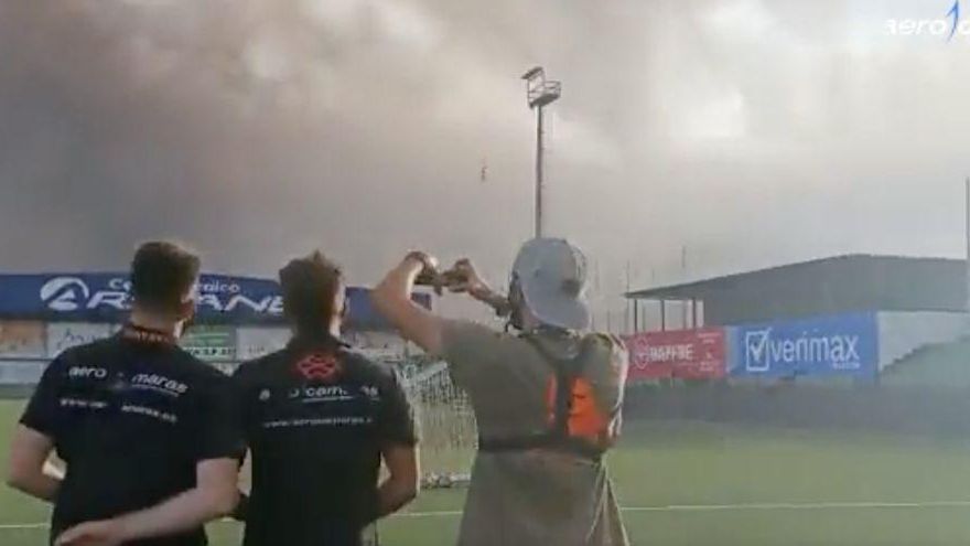 Las primeras pruebas para rescatar a los perros aislados por una colada del volcán de La Palma superan las expectativas