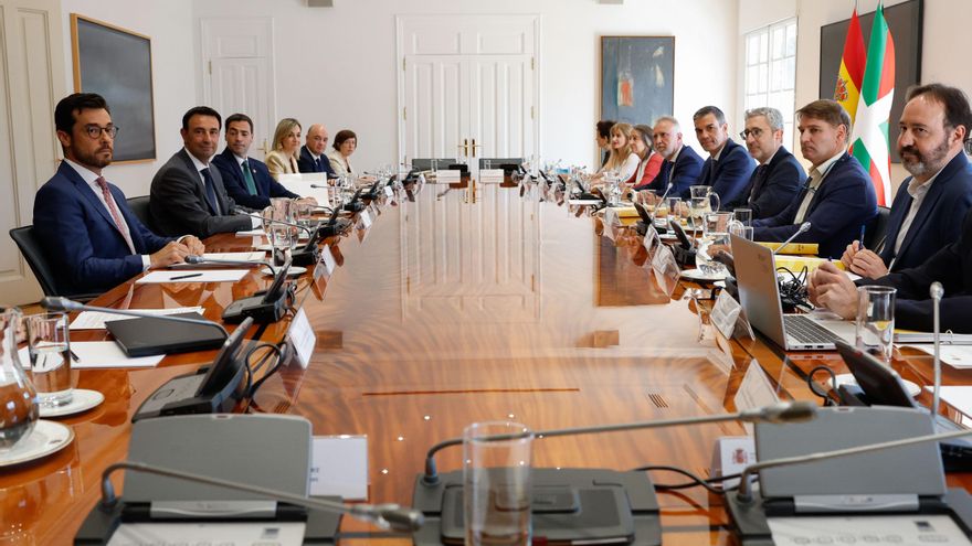 El Gobierno acuerda traspasar a Euskadi prestaciones familiares pero no las de desempleo