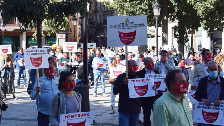 Los hosteleros exigen implicación a todas las administraciones y piden “que no se deje caer a un  sector” que supone el 4,6% del PIB regional