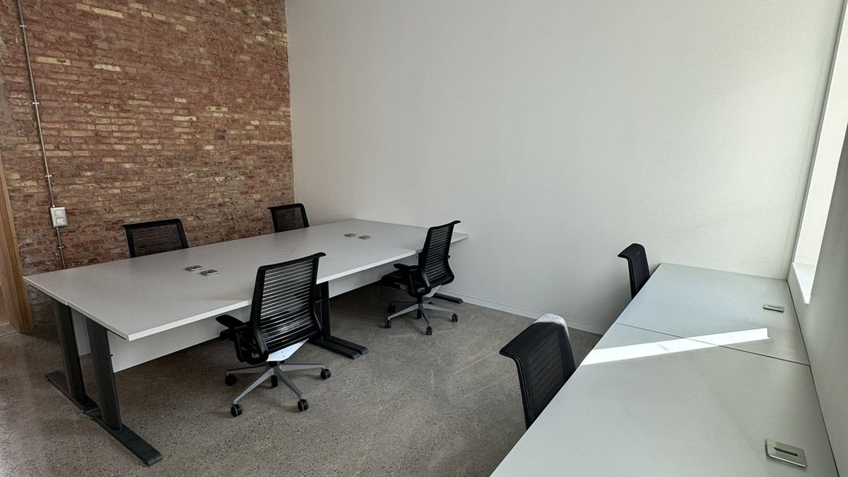 El espacio 'coworking' del antiguo colegio San Bernabé abre sus puertas con precios públicos desde 13,50 euros al día