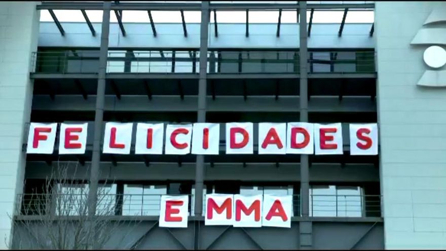 'Viva la vida' sorprende a Emma García en su cumpleaños "tomando" las instalaciones de Mediaset