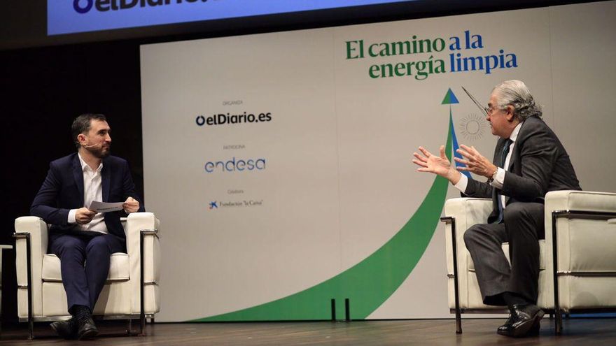 José Bogas, consejero delegado de Endesa, junto a Ignacio Escolar, director de elDiario.es